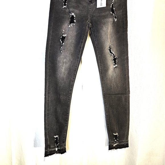 2/$20 Nwt ABEL STORY+ CO sz 7 Distressed Jeans - Picture 2 of 10